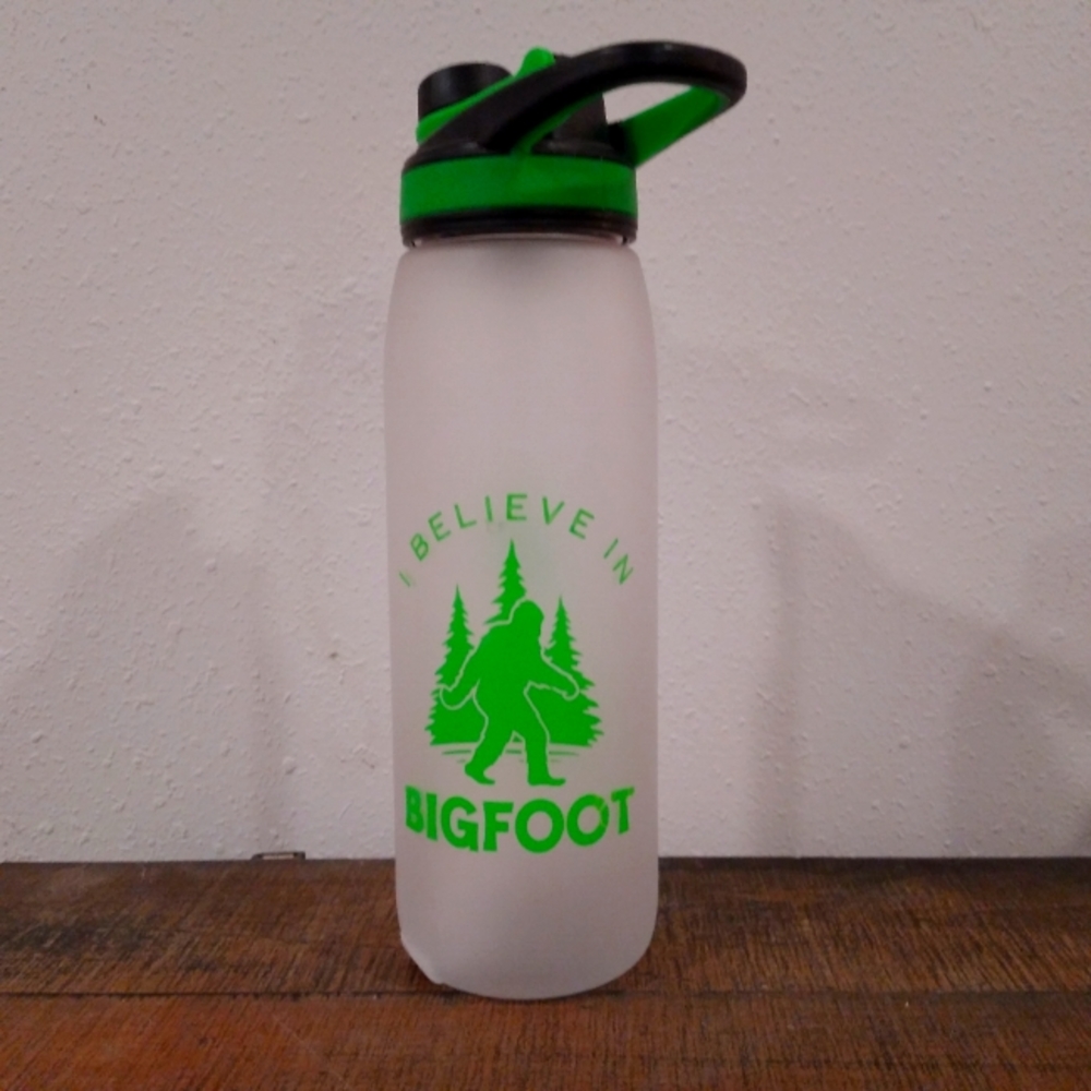 Sasquash Bigfoot water bottle gift new